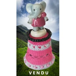 Dé petite éléphante en robe...