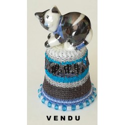 Chat design gris et bleu