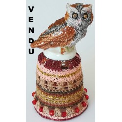 Hibou perlé rouge en base